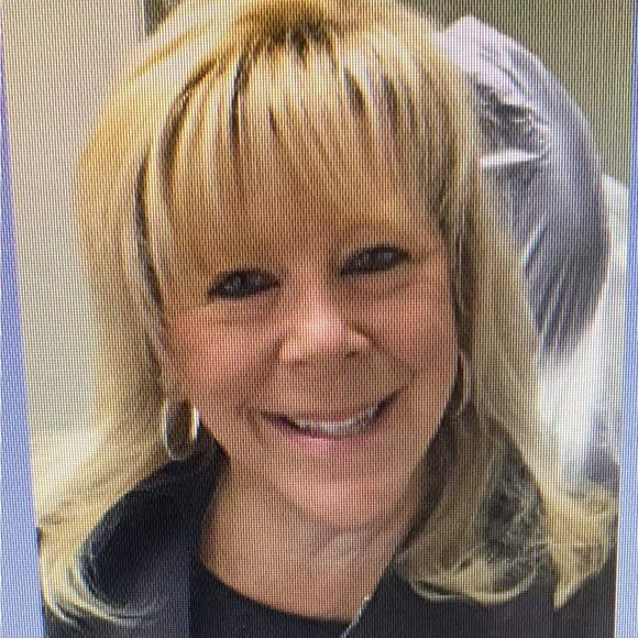 Meet your Posher, Cynthia - Picture 1 of 1